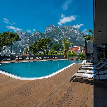 Front Mirage Hotel 4*