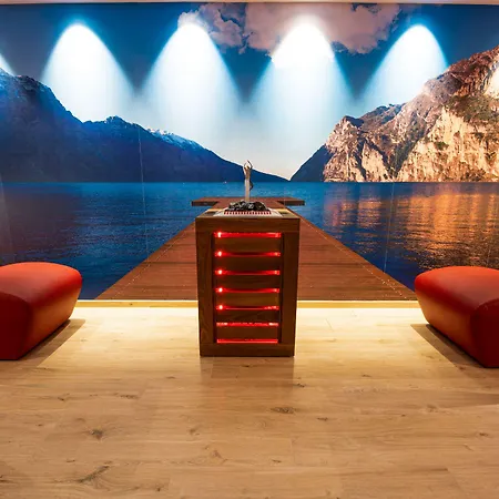 Hotel Front Mirage