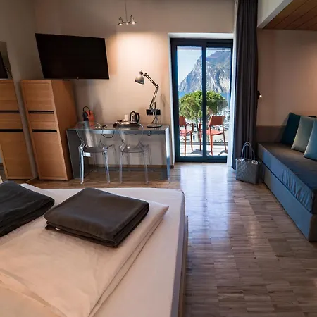 Front Mirage 4* Riva del Garda