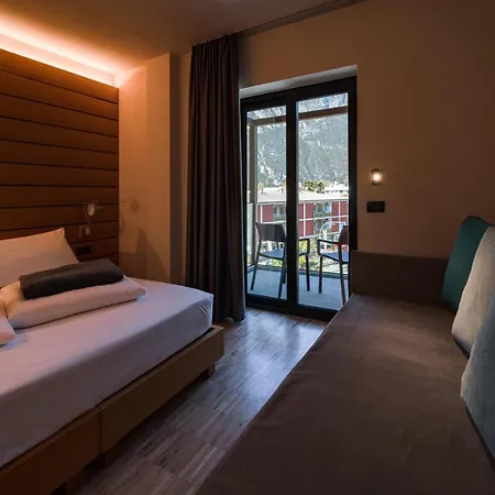 Front Mirage 4* Riva del Garda
