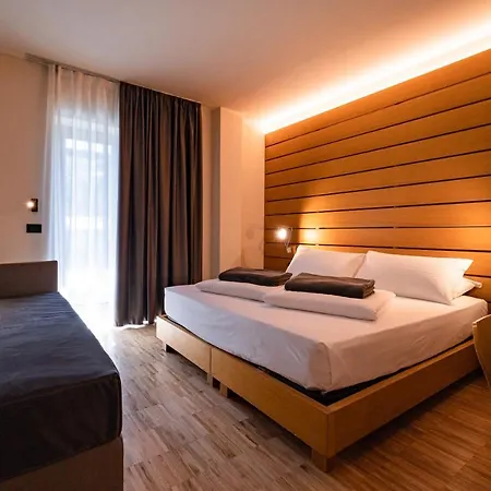 Hotel Front Mirage Riva del Garda